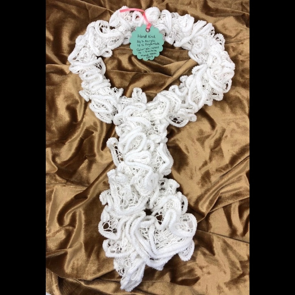 Hand Crafted Ruffle Scarf (White) - Picture 2 of 2